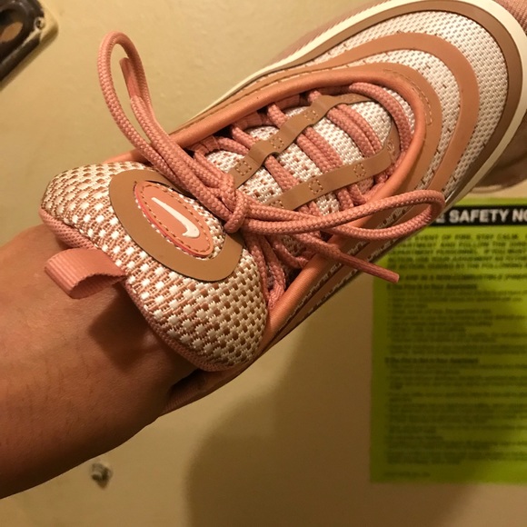 Air Max - Picture 3 of 3